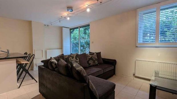 Bridgeport Place, Wapping, London, E1W - Photo 1