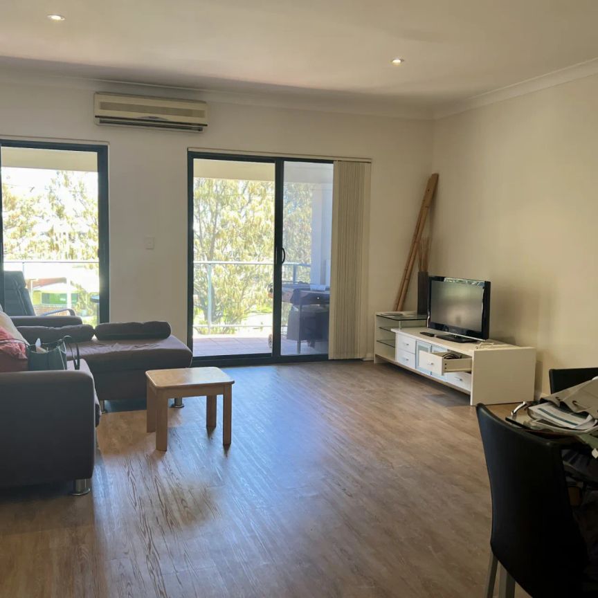 Furnished & low maintenance! - Photo 1