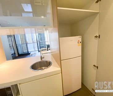 A landmark residential tower in a superior CBD location - Photo 3