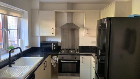 2 bedroom semi-detached house to rent - Photo 5