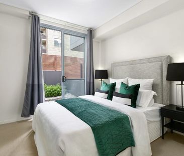 Oversized One Bedroom +Study - Photo 3