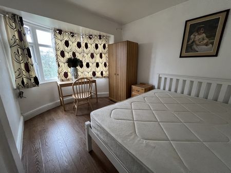 Room in a Shared House, Vale Street, M11 - Photo 3