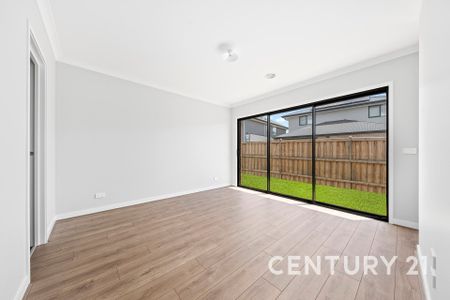 Modern Family Living in Clyde North - Photo 4