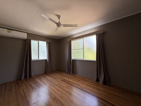 4 Rita Court, Kelso QLD 4815 - House For Rent - $490 | Domain - Photo 2
