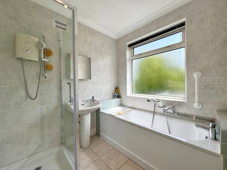 3 bedroom semi-detached house to rent - Photo 2