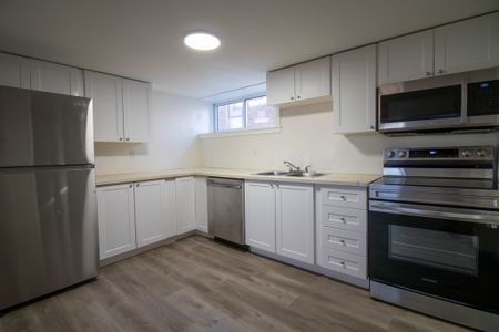 **CENTRAL WELLAND** LOWER UNIT FOR RENT! - Photo 2