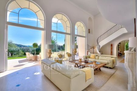 Maison à louer Valbonne, Cote d'Azur, France14 000 EUR / Mois - Photo 4