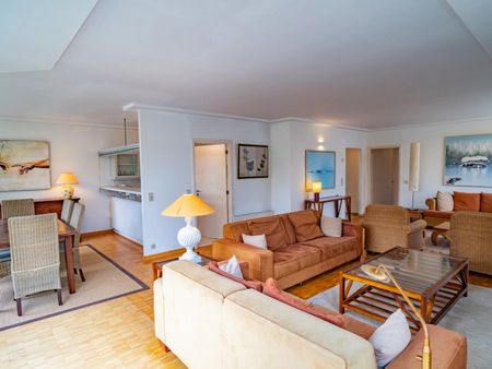 IXELLES : APPARTEMENT MEUBLE 3 CHAMBRES + TERRASSE + GARAGE - Ixelles - Photo 2