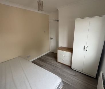 5 Bed Terraced House, Union Road, SO14 - Photo 2