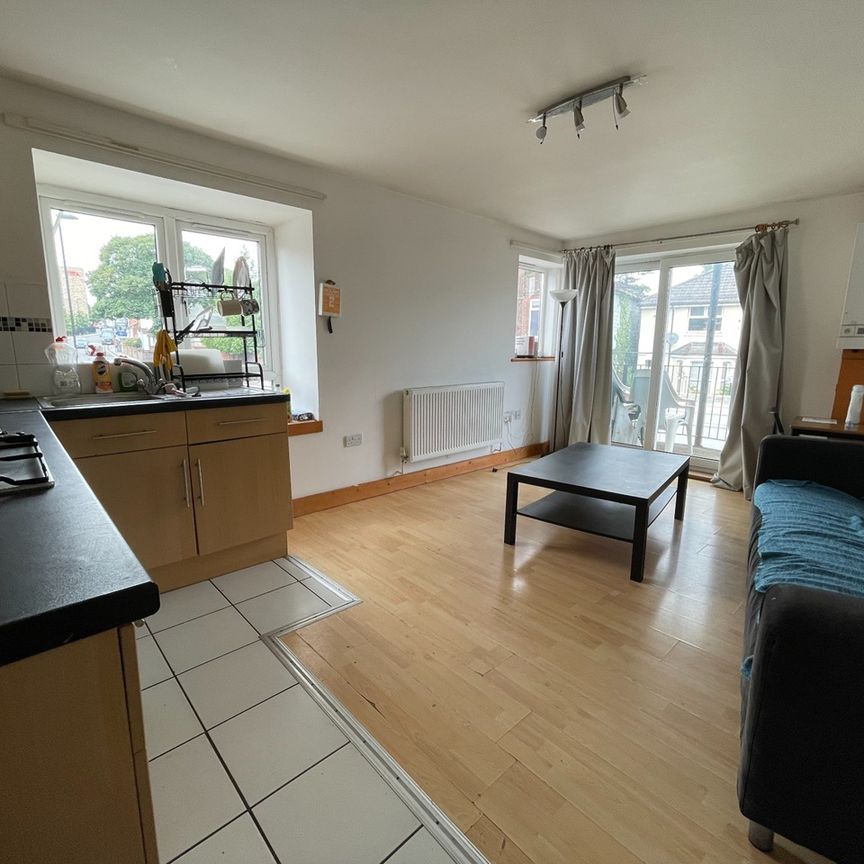 3 Bed Flat, Portswood Road, SO17 - Photo 1