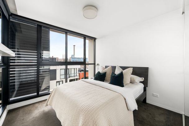 Effortless Inner-City Living with city skyline views - Photo 1