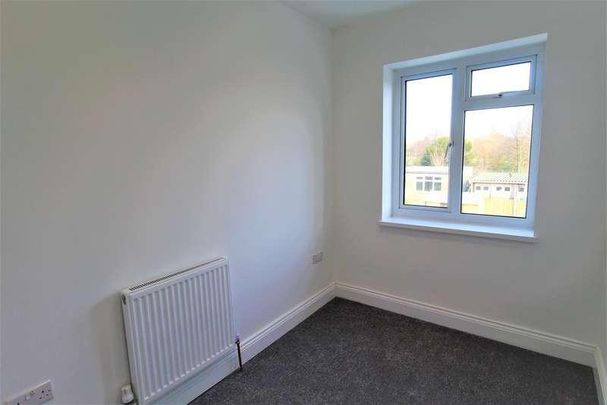 Pooley Green Road, Egham, TW20 - Photo 1