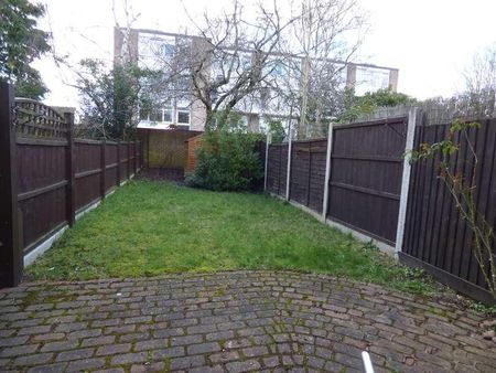 Wellington Place, Brentwood, CM14 - Photo 2