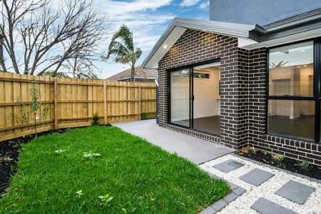 MODERN TOWNHOUSE | CONVENIENT LOCATION! - Photo 2