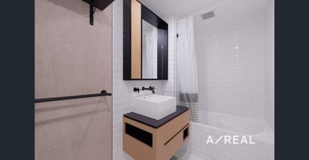 Modern Double-Storey Apartment Near Melbourne Uni – Stylish & Convenient Living - Photo 5