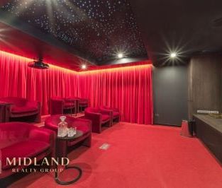 Sophisticated Two-Bedroom Residence with Iconic Harbour Views - Photo 3