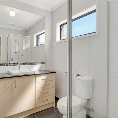 Stunning Home in the popular Reflections Estate! - Photo 5