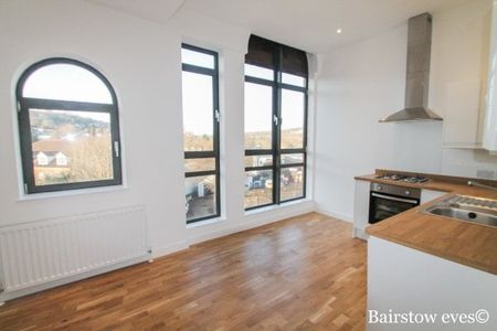 Whyteleafe hill, CR3, Property for rent - Photo 2