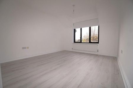 3 bedroom flat to rent - Photo 3