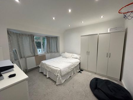 3 bedroom apartment to rent - Photo 4