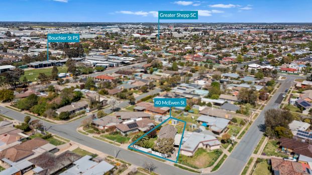 4 BEDROOM HOME NEXT TO GV HEALTH! - Photo 1