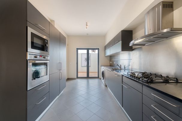 Four-Bedroom Townhouse in Gated Condominium, Aldeia do Juzo - Photo 1