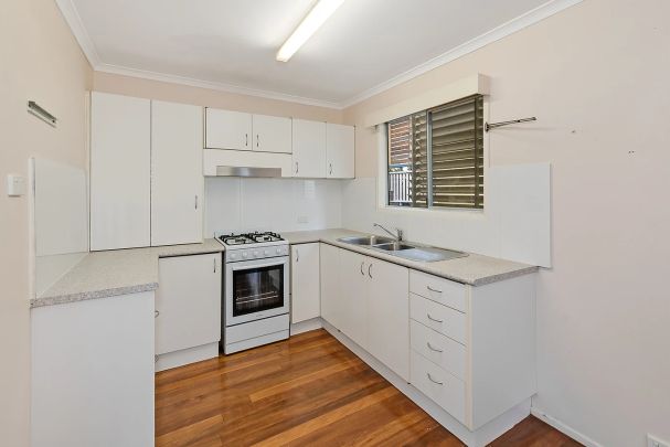 Spacious - Air Conditioned - Potential Dual Living - Photo 1