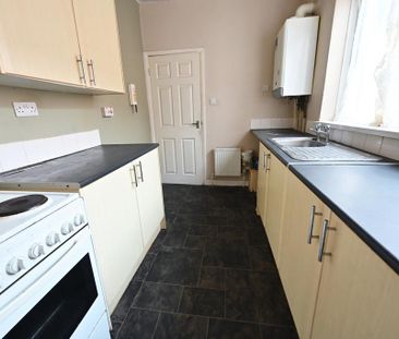 3 bedroom flat to rent - Photo 2