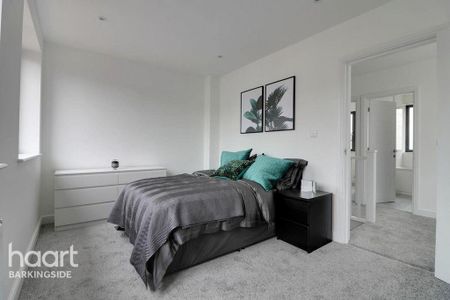 3 bedroom terraced house to rent - Photo 4