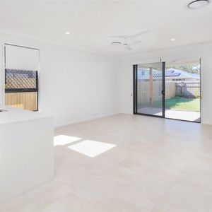Stunning Brand New House for Rent in the Desirable Suburb of Pallara - Perfect for Families - Photo 3