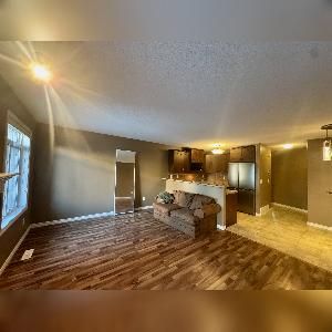 3 Bed 2.5 Bath Single Garage Home Fort Sask. - Photo 2