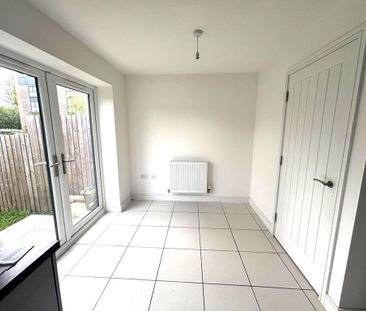 3 bedroom semi-detached house to rent - Photo 3