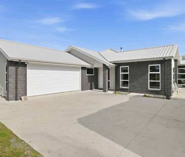 New modern living in rural community - Photo 4
