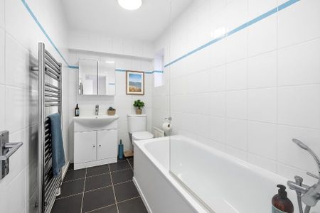 2 Bed Flat, Granville Point, NW2 - Photo 2