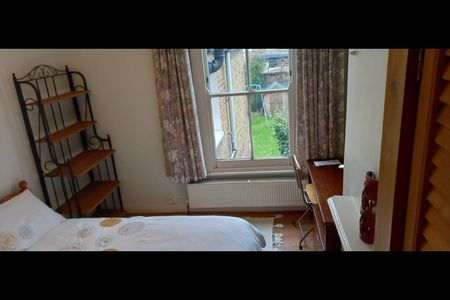Room in a Shared House, London, SW12 - Photo 4