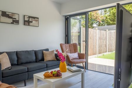 5 Bed Semi-Detached House, Kingsfield Avenue, HA2 - Photo 2