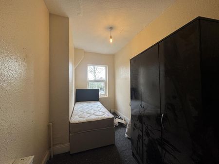 5 bedroom flat share to rent - Photo 2