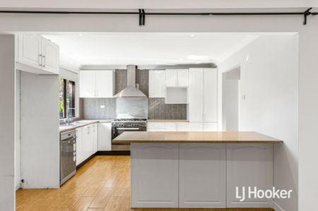 Family Living in Kings Langley - 3 Bedrooms! - Photo 3