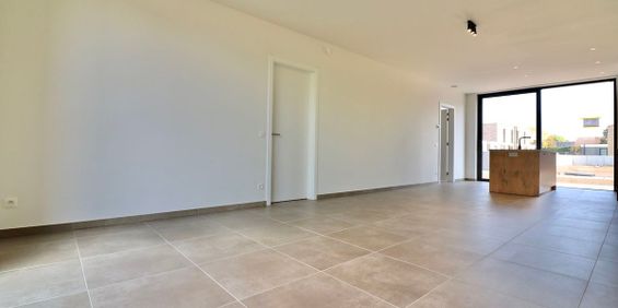 Huis te huur in Sint-Laureins voor € 1.195 met 4 slaapkamers - Photo 3