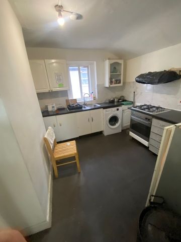 Room in a Shared House, Katherine Road, E6 - Photo 3