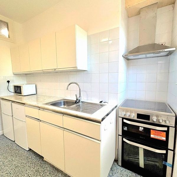 Bushey Grove Road, Bushey WD23, Property for rent - Photo 1