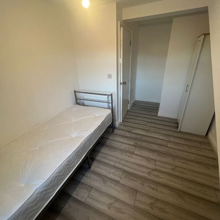 5 Bed Terraced House, Sheffield, S8 - Photo 1