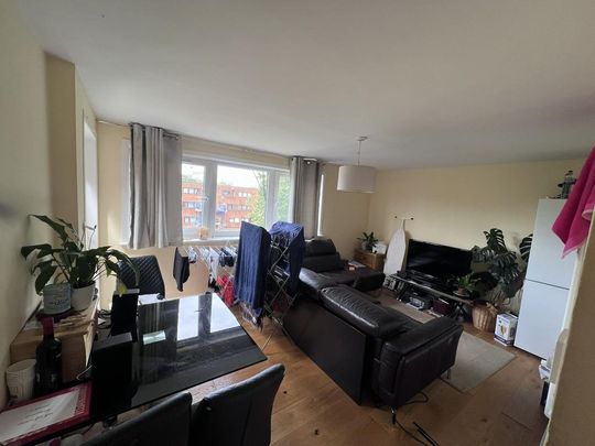 4 bedroom flat to rent - Photo 1