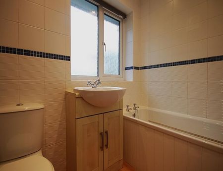 3 Bedroom Semi Detached To Let - Photo 4