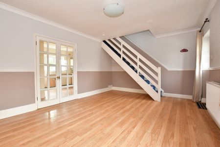 3 bedroom terraced house to rent - Photo 4