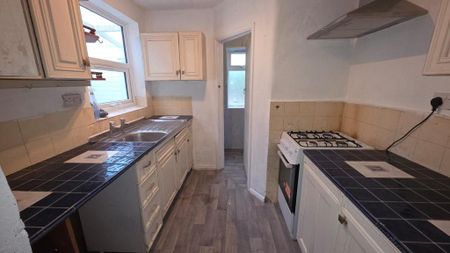 3 bedroom terraced house to rent - Photo 5