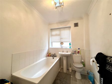 Abbey Crescent, Belvedere, Kent, DA17 5AY - Photo 4