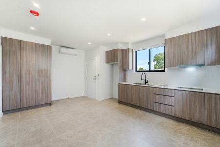 Stylish, Spacious & Super Convenient! - Photo 2