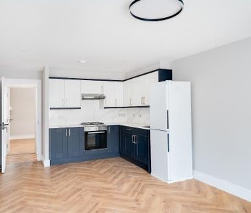 Flat 2, 33 Lawrence Buildings, London N16 - Photo 3