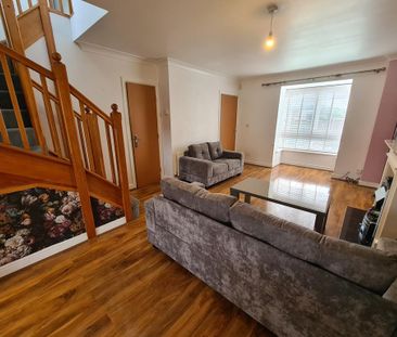 4 bedroom townhouse to rent - Photo 2